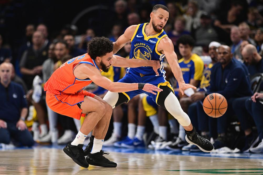 陈盈骏半场表现惊人，8中7高效得分（陈盈骏半场火力全开，8投7中效率爆棚）